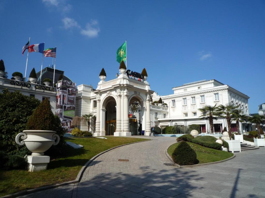 Апарт готель Aux Meubles Du Manoir Екс-ле-Бен Екстер'єр фото