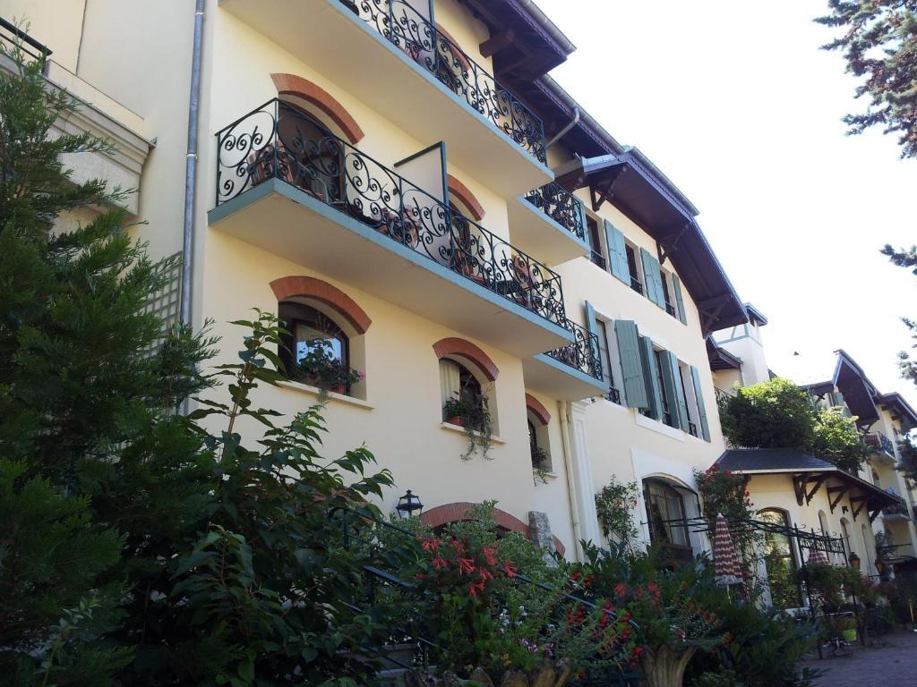 Апарт готель Aux Meubles Du Manoir Екс-ле-Бен Екстер'єр фото